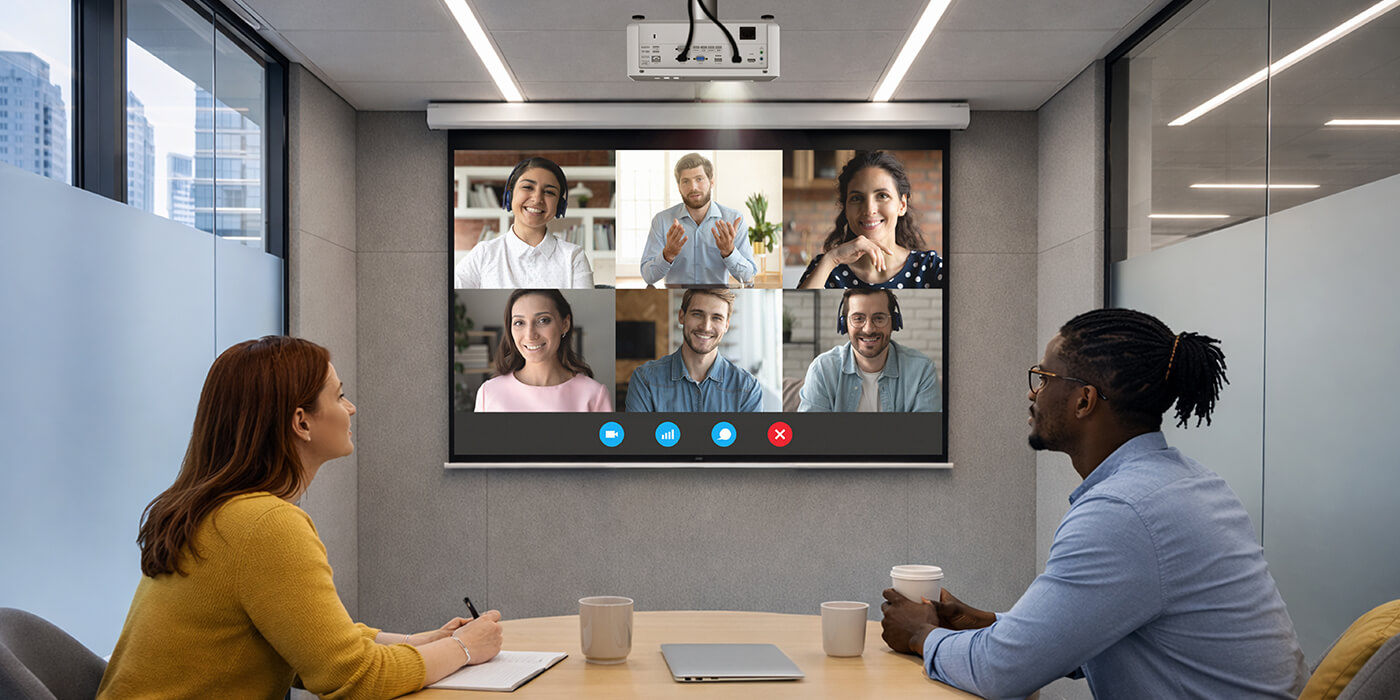 LH351 FHD and 3,500 lumens of brightness in the meeting room
